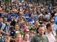 De intocht van de avondvierdaagse van Veenendaal in 2018, de laatste keer dat de intocht via de Kerkewijk en Hoofdstraat richting de finish liep.