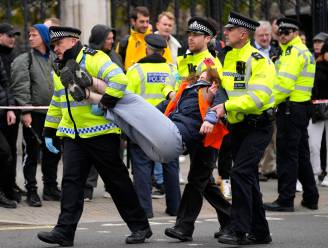 Tientallen arrestaties bij klimaatprotest buiten Brits parlement