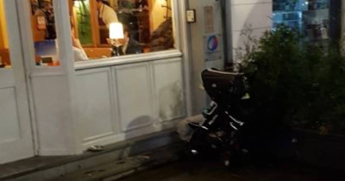La Photo D Un Couple Attable Au Restaurant Et Son Bebe Seul Dehors Cree La Polemique Faits Divers 7sur7 Be