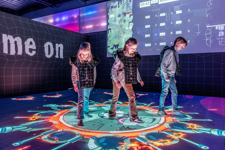 Het meest imposante van het museum is de digitale speelvloer waarop je bijvoorbeeld ‘de vloer is lava’ kunt spelen. Beeld Jean-Pierre Jans