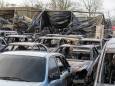 Brand in Roosendaal waarbij autobedrijf in vlammen opging mogelijk aangestoken: scooterrijder gezocht