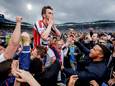 Dé foto waar het om draait: Erik Falkenburg is 'in alle staten' nadat Willem II zich in 2016 heeft gehandhaafd.