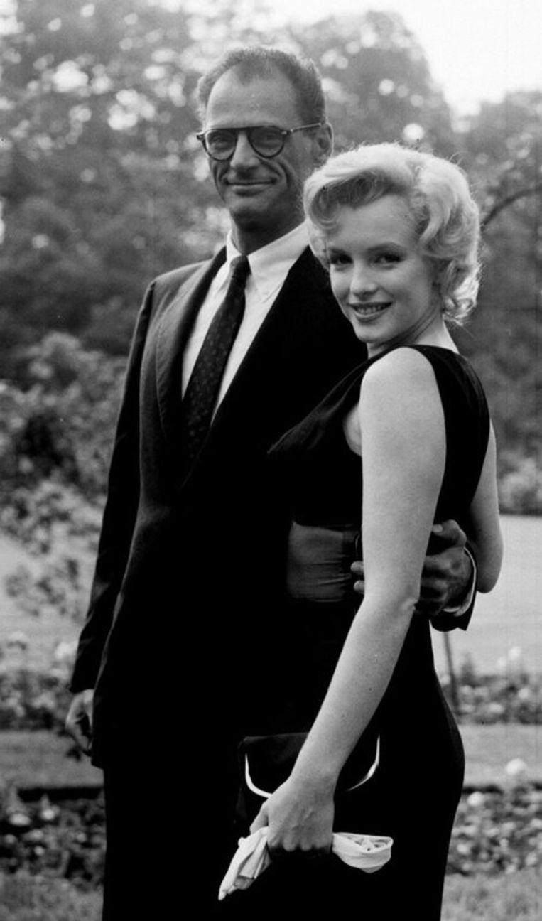 Rechts Marlyn Monroe (11-11-1960) met haar toenmalige man schrijver Arthur Miller. Foto EPA Beeld 
