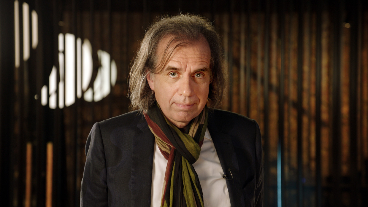 Psychiater Dirk De Wachter in 'Over 5 jaar'. Beeld VRT