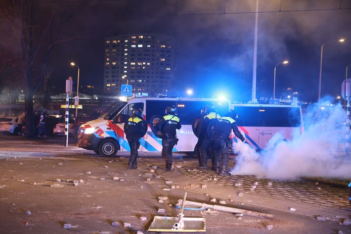 Grote schade tijdens de rellen in Den Haag.