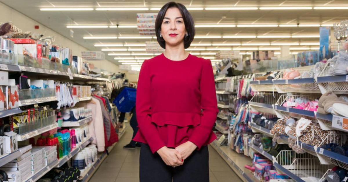 ze begon als vakkenvuller en is nu als directeur verantwoordelijk voor 1 000 vestigingen van action consument hln be