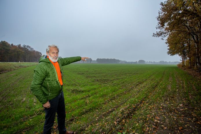 Hans Siemes bij de locatie in Barchem waar TPSolar het zonnepark Bekenschot wil aanleggen. Zijn belangengroep verzet zich al jaren tegen de plannen.