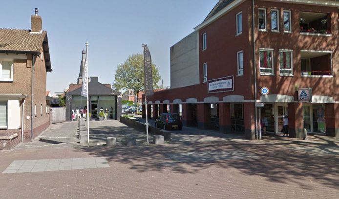 Pour Vous Madame met daarnaast de ingang naar de Aldi.