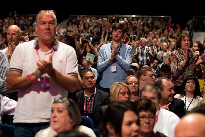 Applaus voor de toespraak van Starmer tijdens het congres van de partij Labour in Liverpool.
