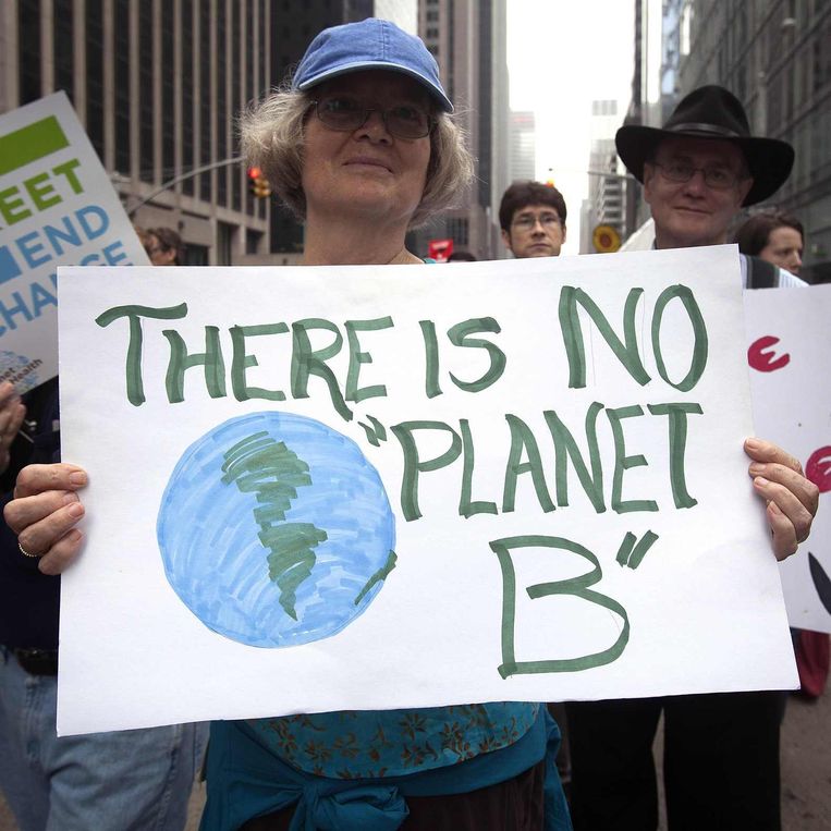 Tienduizenden mensen gingen zondag in New York de straat op om te demonstreren over klimaatverandering. Beeld reuters