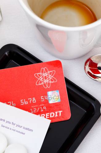 Koppel krijgt factuur van 500 euro na annulering in een restaurant: kan dat zomaar? Advocaat vertelt wat jouw rechten zijn