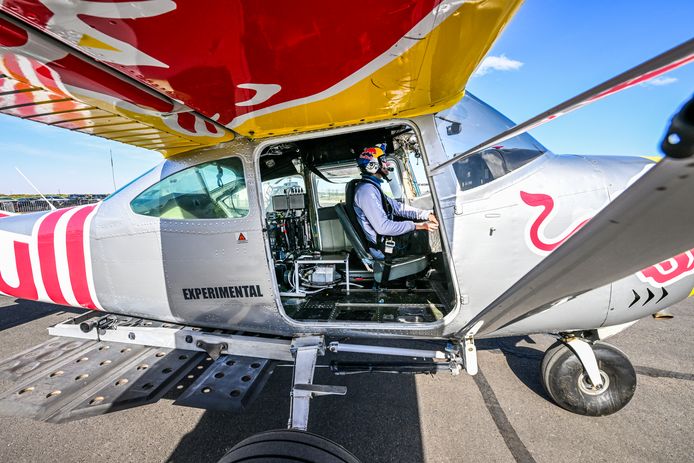 Skydiver Andy Farrington voor een testvlucht.