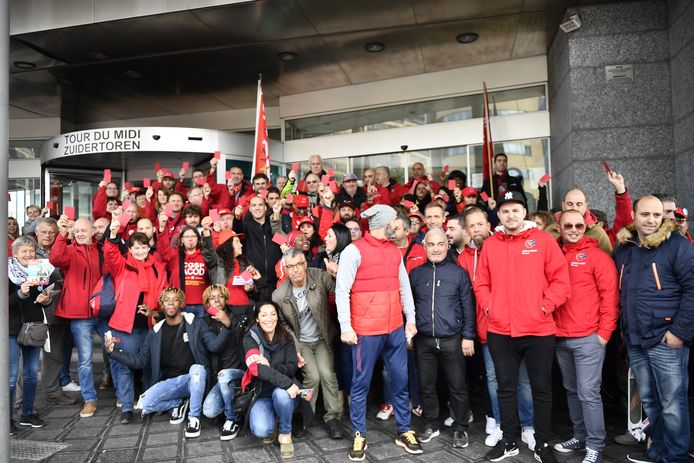 Leden van de socialistische vakbonden FGTB-CGSP/ ABVV-ACOD tijdens de staking in oktober 2017.