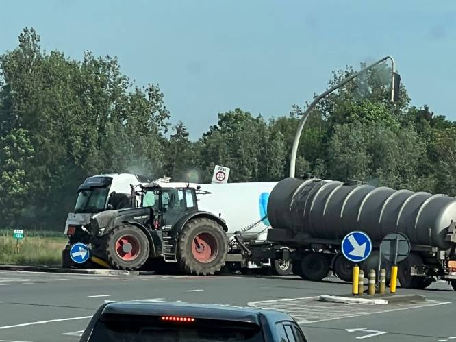 Vrachtwagen met CO2 en tractor botsen in Zelzate: één bestuurder gewond