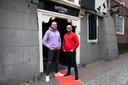 Dzenan (links) Halilovic en Kenan Halilovic tijdens de opening van hun tattooshop Goons&Queens in 't Vrijpoortje in Zierikzee.