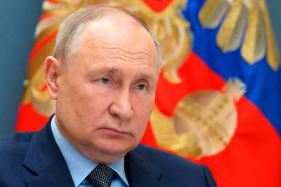 Poetin zegt dat hij wil bekijken hoe oorlog in Oekraïne kan stoppen