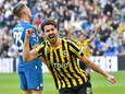 Marco van Ginkel is in extase na de gelijkmaker tegen PSV. Joey Veerman baalt.