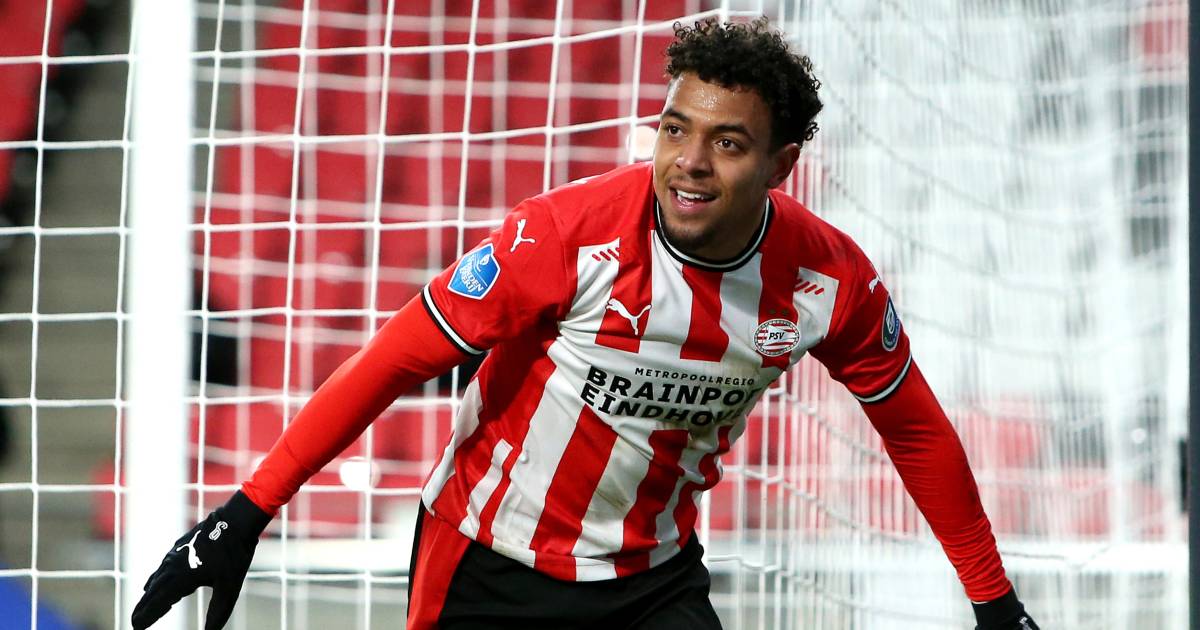 Donyell Malen maakt zijn woorden waar en is helemaal terug ...