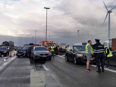 16 auto’s betrokken bij kettingbotsing op E17: slechts één bestuurder gewond
