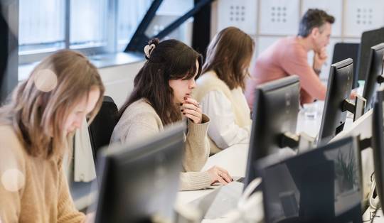 ‘Een werkweek van 72 uur? Daar gaan we geregeld los over’: ‘996-mentaliteit’ verovert de techsector