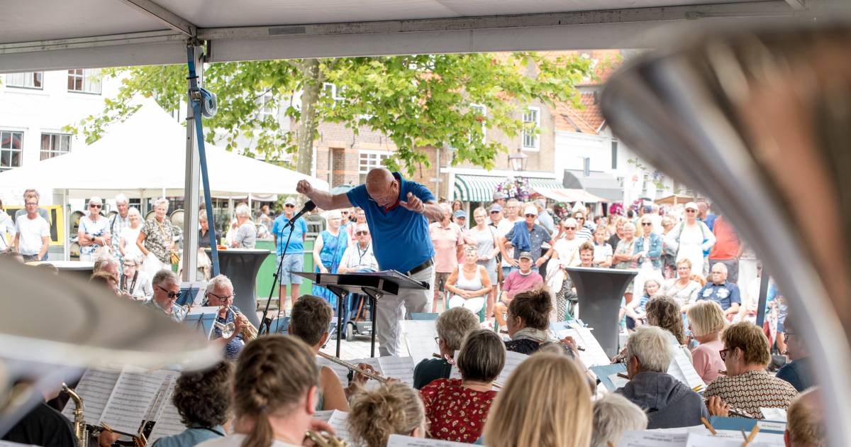 Na drie jaar klinkt er weer muziek op de Markt in Brouwershaven ‘Wat spelen jullie goed