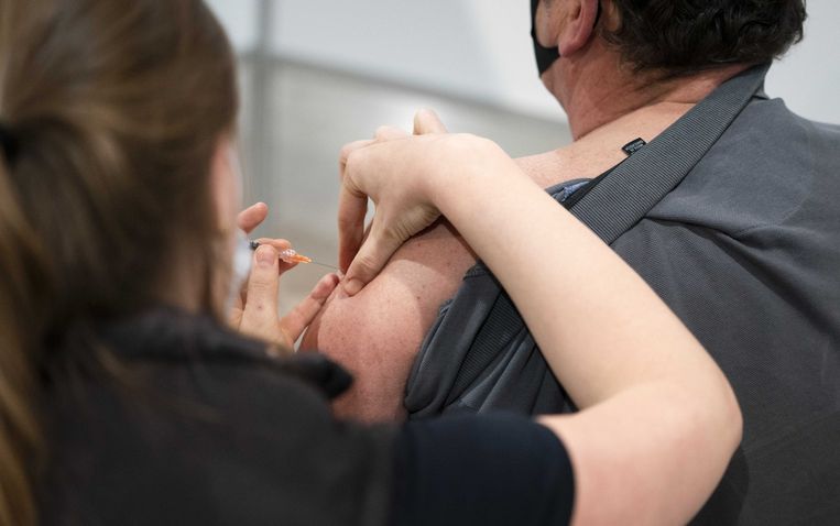 Vaccinatie in de avonduren in de Jaarbeurs in Utrecht, tijdens een pilot van de GGD Regio Utrecht. Beeld ANP
