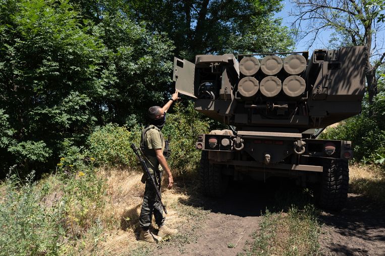 Een door de Amerikanen geleverd Himars-raketsysteem, deze zomer in het oosten van Oekraïne.  Beeld The Washington Post via Getty Im
