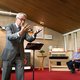 Andries Knevel praat de mensen wat moed in