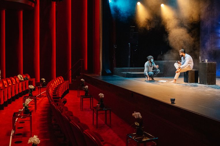 orkest inrichting Gezicht omhoog Sluiten of niet? Theaters, concertzalen en bioscopen in verwarring door  nieuwe coronaregels