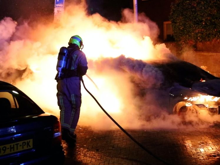 Jerrycan gevonden naast uitgebrande auto’s in Den Haag