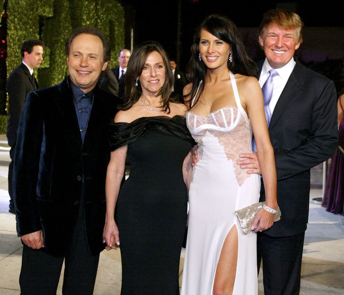 Billy Crystal, zijn vrouw Janice Goldfinger, Melania Knauss en - haar toen nog vriendje - Donald Trump begin 2004.