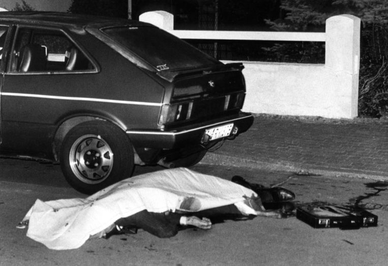 Het dode lichaam van de Duitse diplomaat Gerold von Braunmühl. Hij werd op 10 oktober 1986 in Bonn doodgeschoten door de Rote Armee Fraktion. Beeld BELGA IMAGE
