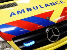 Fietser gewond door aanrijding met bestelbus in Sint-Annaland
