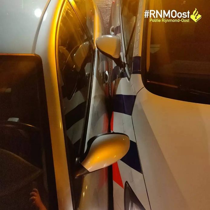 De politie reed de auto met ‘subtiele precisie’ klem.