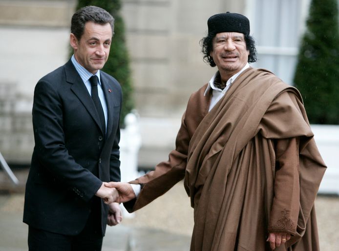 President Sarkozy met de Libische leider Kadhafi in 2007.