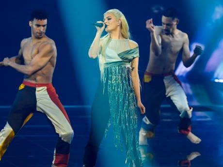 Davina Michelle verplettert kijkers met optreden songfestival: ‘Ze zingt iedereen naar huis’