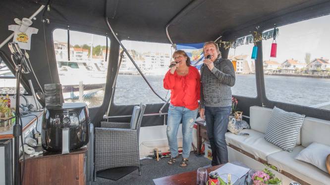 Thools zangduo Ed en Anita hoopt stemmen ‘over de brug’ te winnen voor 50PLUS