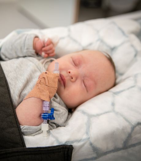 Baanbrekend onderzoek: ‘zieke’ baby hoeft niet meer een week aan vervelend infuus