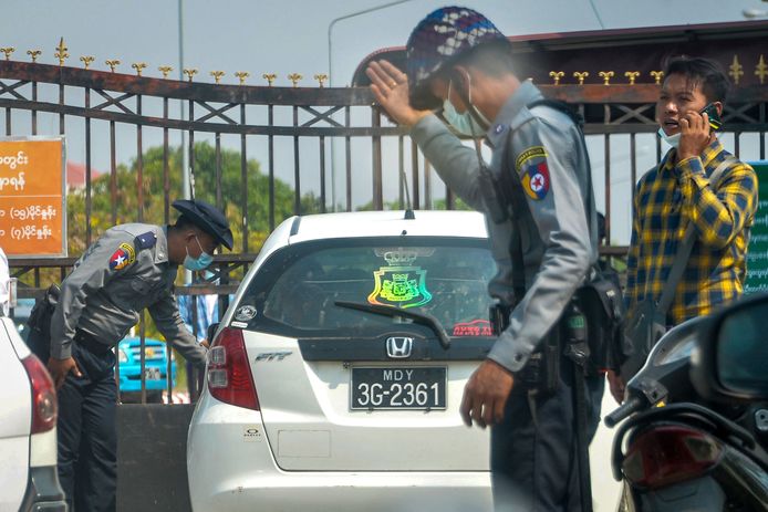 Een checkpoint van de politie in Naypyidaw