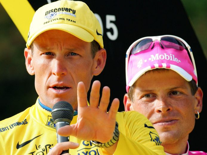 Armstrong, met achter hem Ullrich.