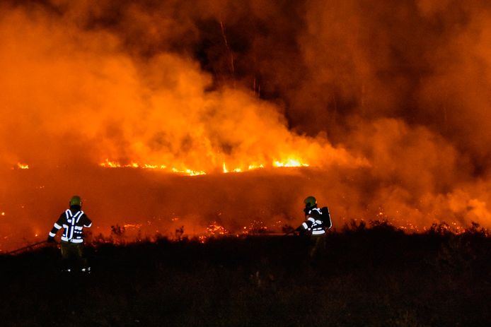 De brandweer heeft het vuur geblust in de Overasseltse en Hatertse Vennen.