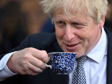 Afgetreden Boris Johnson wil snel terugkeren in Britse politiek door eigen partij aan te vallen