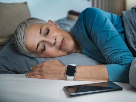 Slaaponderzoeker stelt: Telefoon en smartwatch onbetrouwbaar voor meten slaap