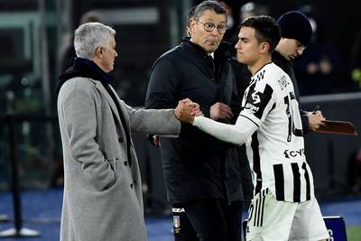 Tienkoppig Juventus trekt aan langste eind in spektakelstuk bij AS Roma, dat in slotfase nog strafschop mist