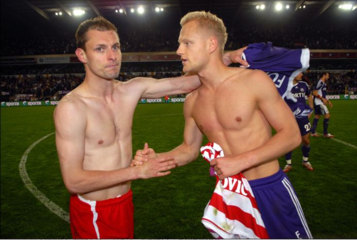 De laatste confrontatie tussen Standard en Anderlecht in de beker: Milan Jovanovic tegen Olivier Deschacht in 2007.