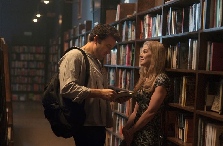 Acteurs Ben Affleck en Rosamund Pike in 'Gone Girl', de verfilming van het gelijknamige boek geschreven door Gillian Flynn. De roman zette in 2012 de wereld van de misdaadliteratuur op zijn kop. Beeld AP