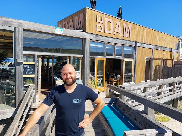 Robin de Visser, strandpaviljoen De Dam. ,,Ik heb slapeloze nachten van die huurverhoging."