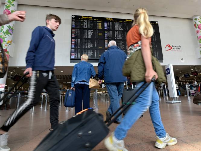 “Wachttijden tot 8 uur”: Brussels Airport herhaalt oproep om op maandag niet te vertrekken