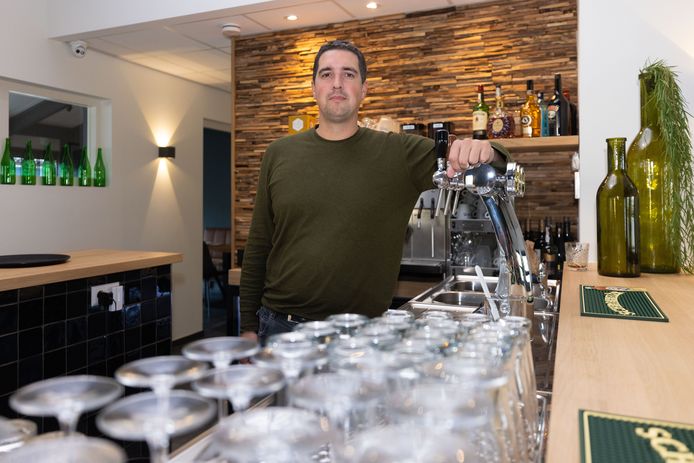 Eigenaar Henno Timmermans van City Bistro in Veen heeft een partij opgericht: de Vrije Volkspartij Altena.