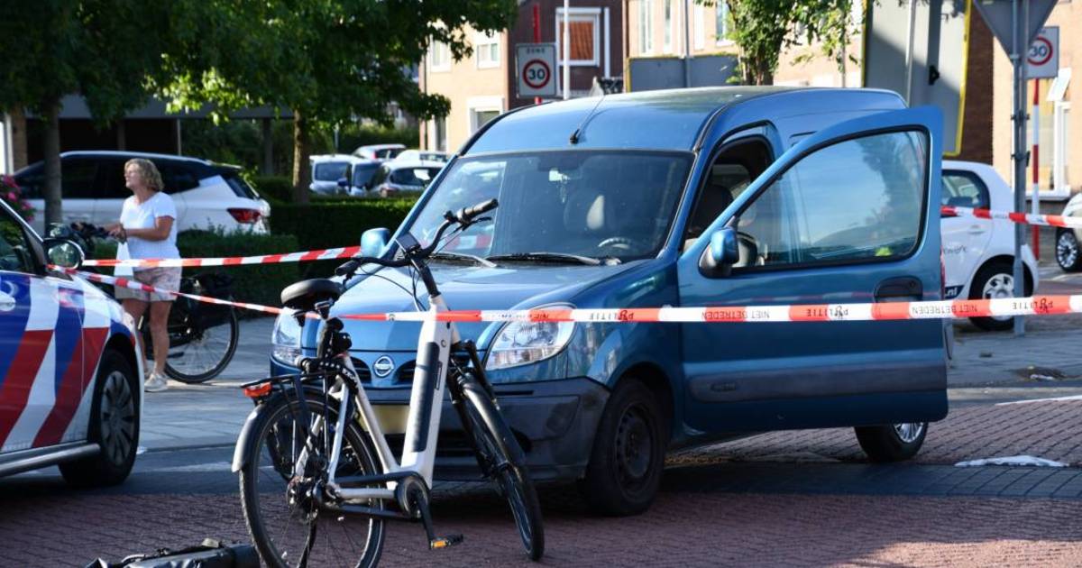 E-biker afgevoerd met traumahelikopter na botsing met busje in Middelburg.